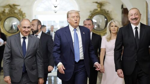 Я не буду торговаться с вами, ребята: Трамп рассказал о неловких моментах встречи Пашиняна и Алиева