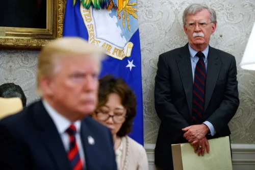 Агенты ФБР провели обыск в доме бывшего советника Трампа Джона Болтона