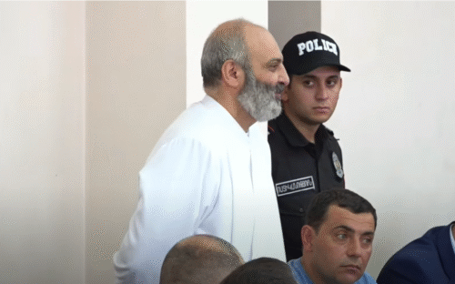 Վազգեն Գալստանյանը 1995 թվականին մահացել է, ես Բագրատ արքեպիսկոպոս Գալստանյանն եմ. Բագրատ սրբազան