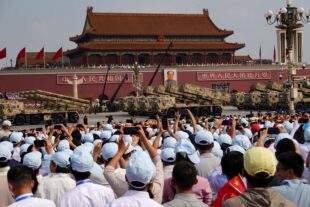 В Пекине прошёл военный парад
