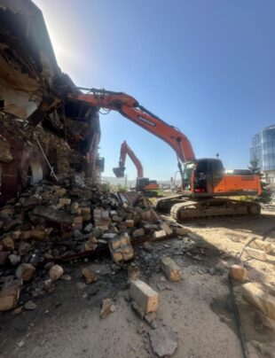 Azerbaijanis demolish Artsakh’s Foreign Ministry building