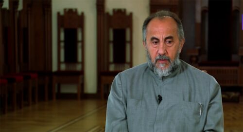 Первопрестольный: Содержание под стражей Микаела Аджапахяна было продлено на фоне давления на закон и церковь