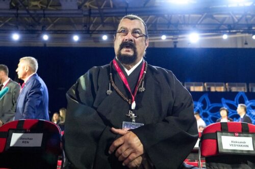 Steven Seagal considers himself Russian