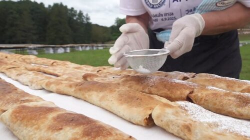Croatian village makes Guinness World Records for baking 3,136-meter-long strudel