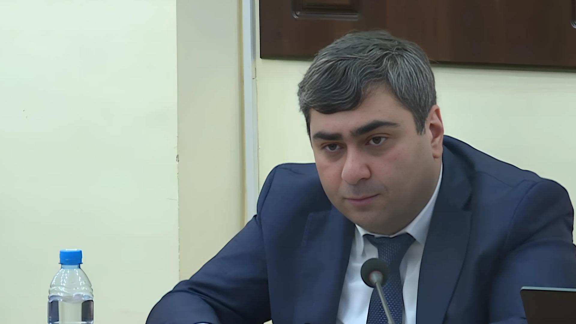 Ավինյանը խիստ նկատողություն է տվել Հակոբ Կարապետյանին սպառնացած աշխատակցին. քաղաքապետարանի պարզաբանումը ABC media-ին Ավինյանը խիստ նկատողություն է տվել Հակոբ Կարապետյանին սպառնացած աշխատակցին. քաղաքապետարանի պարզաբանումը ABC media-ին