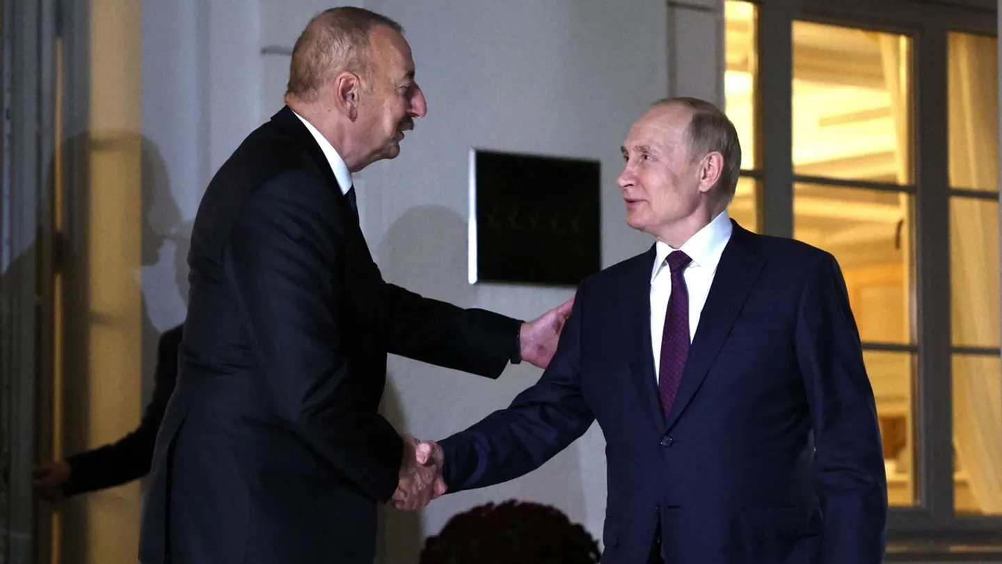 Պուտինի և Ալիևի «կարճ և չոր» ձեռքսեղմումը հարաբերությունների սառեցման նշան էր Պուտինի և Ալիևի «կարճ և չոր» ձեռքսեղմումը հարաբերությունների սառեցման նշան էր