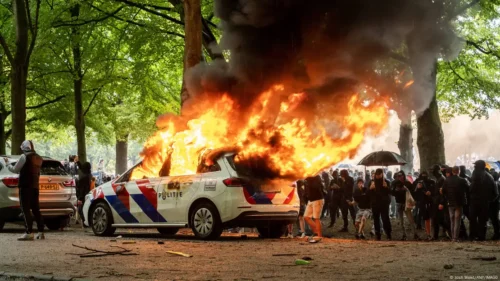 В Нидерландах произошли столкновения на акции протеста, двое полицейских получили ранения