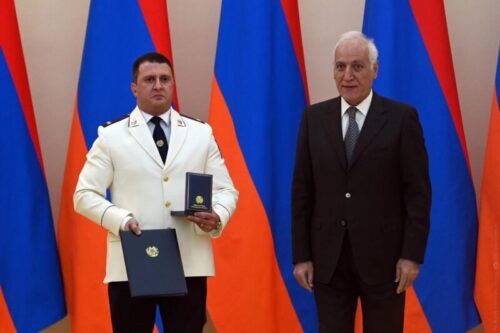 Ռոբերտ Քոչարյանի, Սերժ Սարգսյանի, Բագրատ Սրբազանի գործերով դատախազ Հայկ Հովհաննիսյանը պարգևատրվել է «Մխիթար Գոշ» մեդալով