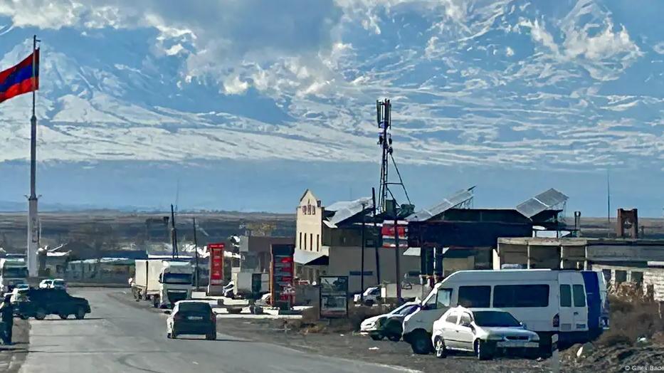 Արարատ լեռան «հեռացումը» և Հայաստանի «Չորրորդ Հանրապետությունը»․ ՀՀ-ում վերանայում են ազգային ինքնությունը․ DW Արարատ լեռան «հեռացումը» և Հայաստանի «Չորրորդ Հանրապետությունը»․ ՀՀ-ում վերանայում են ազգային ինքնությունը․ DW