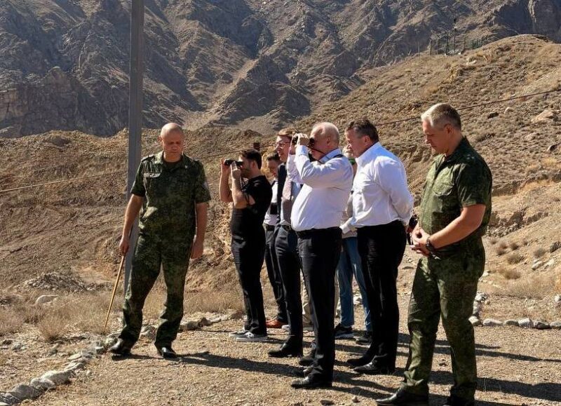 Посол России в Армении Сергей Копыркин проконтролировал охрану армяно-иранской границы Посол России в Армении Сергей Копыркин проконтролировал охрану армяно-иранской границы