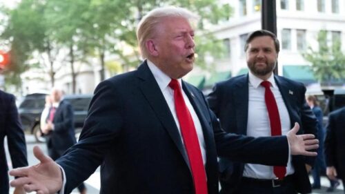 Protesters disrupt rare visit by Trump and other top officials to Washington restaurant