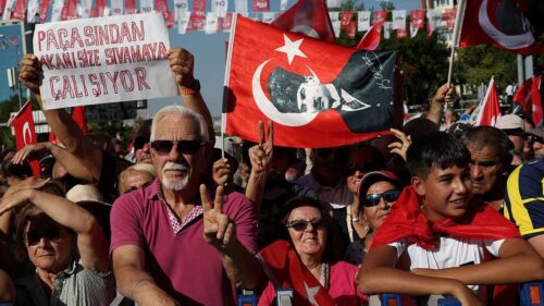 Десятки тысяч человек приняли участие в акции протеста в Анкаре