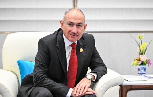 «Свободная Пресса»: Не пытается ли премьер-министр Армении продать часть суверенитета своей страны любому, кто готов его купить?