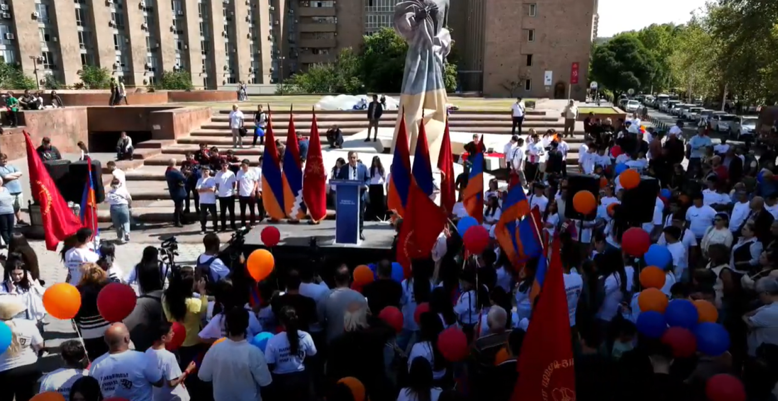 Անկախությունը կանգնած է սպառնալիքի առջև. Իշխան Սաղաթելյան Անկախությունը կանգնած է սպառնալիքի առջև. Իշխան Սաղաթելյան