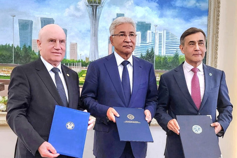 ՀԱՊԿ-ը, ԱՊՀ-ն և ՇՀԿ-ն Պեկինում ստորագրել են «ճանապարհային քարտեզ»՝ միավորումների միջև համագործակցությունը զարգացնելու համար ՀԱՊԿ-ը, ԱՊՀ-ն և ՇՀԿ-ն Պեկինում ստորագրել են «ճանապարհային քարտեզ»՝ միավորումների միջև համագործակցությունը զարգացնելու համար