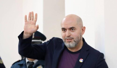 Դատարանը վերացրեց Արմեն Աշոտյանի նկատմամբ ընտրված բացակայելու արգելքը