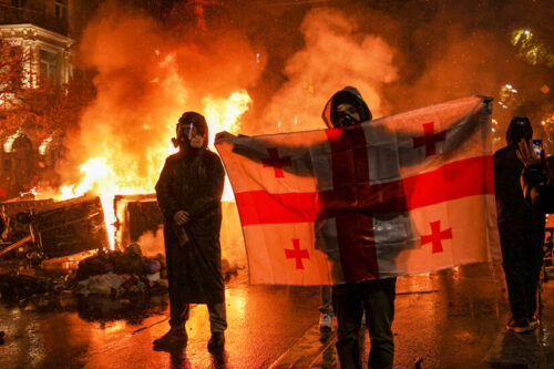В результате беспорядков в Тбилиси пострадали десятки полицейских и 6 протестующих