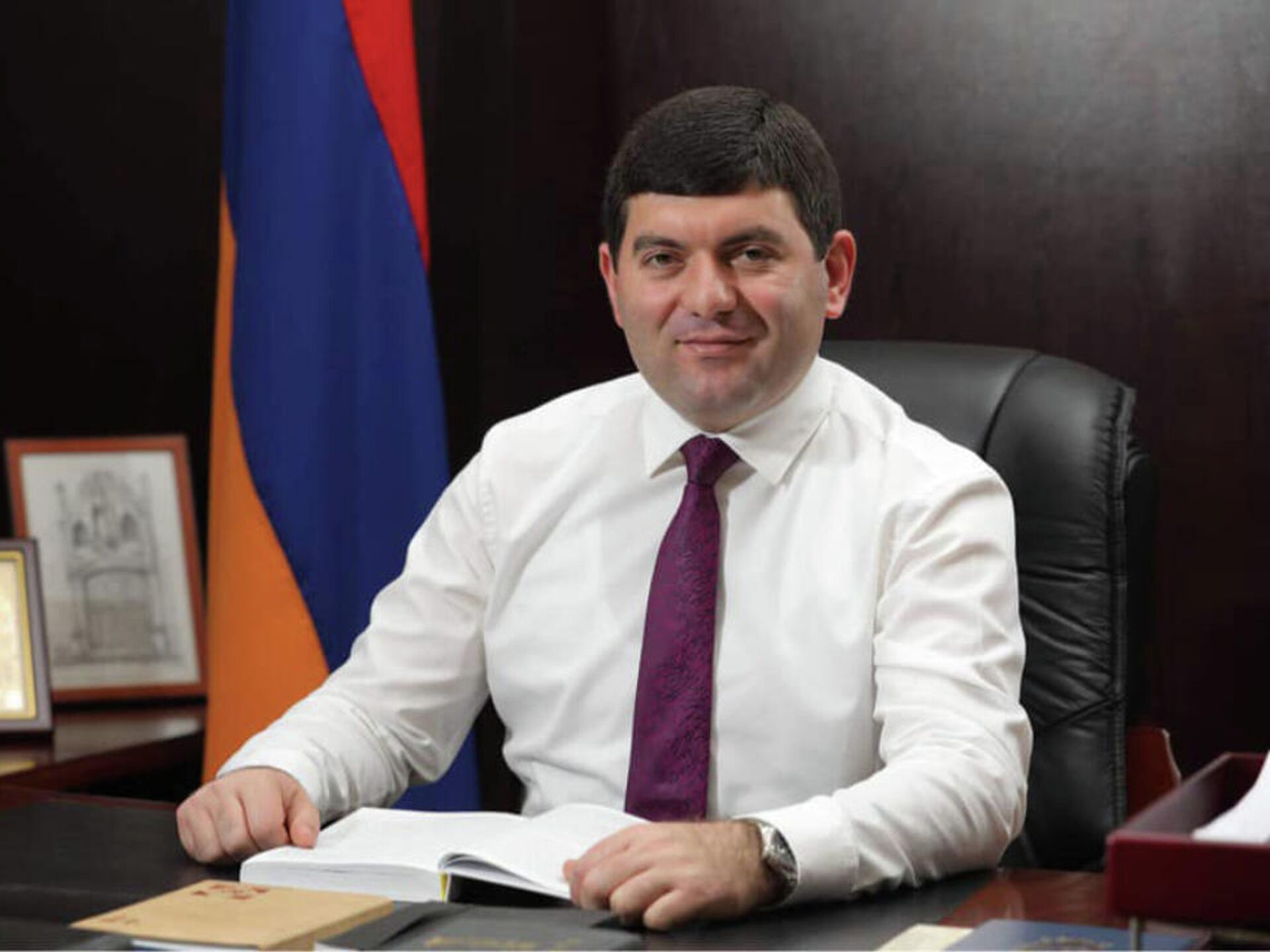 Դավիթ Համբարձումյանը դատապարտվեց 6 տարի 3 ամիս ժամկետով ազատազրկման Դավիթ Համբարձումյանը դատապարտվեց 6 տարի 3 ամիս ժամկետով ազատազրկման