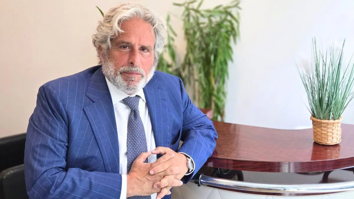 Ո՞վ է Ռոբերտ Ամստերդամը և ի՞նչ գործերով է հայտնի Ո՞վ է Ռոբերտ Ամստերդամը և ի՞նչ գործերով է հայտնի