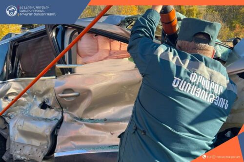 Грузовой поезд столкнулся с автомобилем, есть пострадавшие