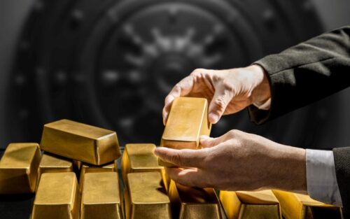 Gold hits historic high surpassing $4,000