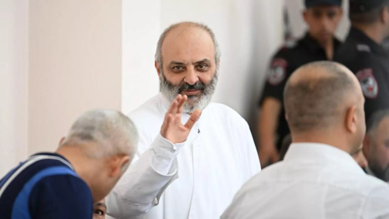 Դատարանը բավարարել է Բագրատ սրբազանի պաշտպանների միջնորդությունը Դատարանը բավարարել է Բագրատ սրբազանի պաշտպանների միջնորդությունը