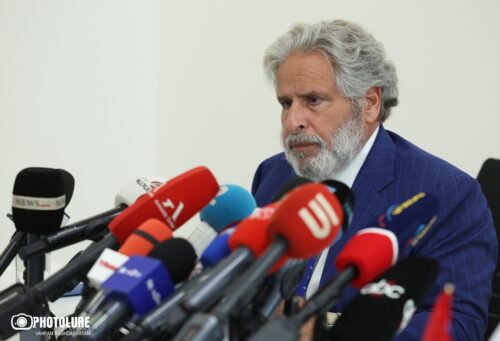 Փաշինյանը շատ վախեցած է, ո՞նց է քնում գիշերը. փաստաբան