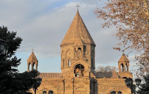 Ձերբակալություններ՝ Արագածոտնի թեմում, արձագանքների ալիք՝ սոցցանցերում