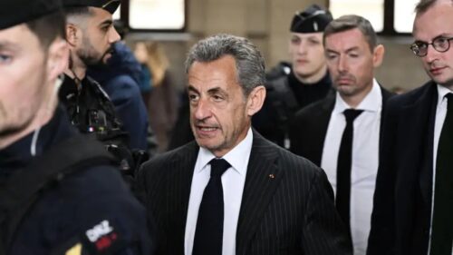 Прогулки, душ, даже приготовление пищи: как Саркози будет отбывать наказание