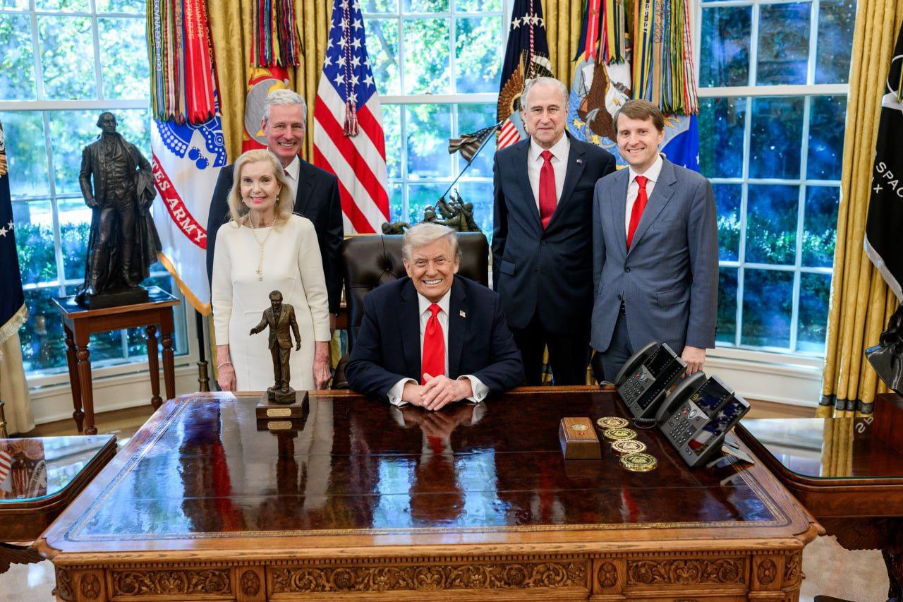 Трамп получил премию «Архитектор мира» за внешнюю политику Трамп получил премию «Архитектор мира» за внешнюю политику