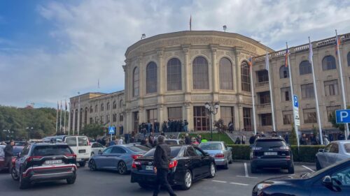 СК: В связи с событиями в Гюмри арестованы 37 человек