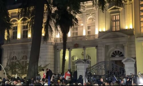 В Тбилиси совершено нападение на президентскую резиденцию в связи с местными выборами