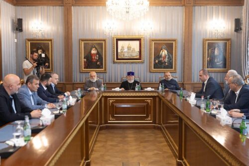 Ամենայն Հայոց Կաթողիկոսն ընդունել է Արցախի պետական այրերին