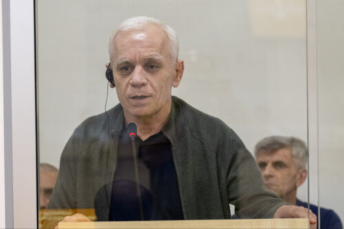 Բաքվում շինծու դատավարության ժամանակ «տուժողը» ցուցմունք է տվել Լևոն Մնացականյանի դեմ