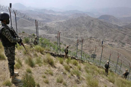 Geo: Пакистанская армия захватила 19 контрольно-пропускных пунктов на границе с Афганистаном