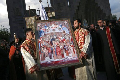 Лента.ru: «Они тянут страну в бездну». На что готов Пашинян ради дружбы с Турцией?