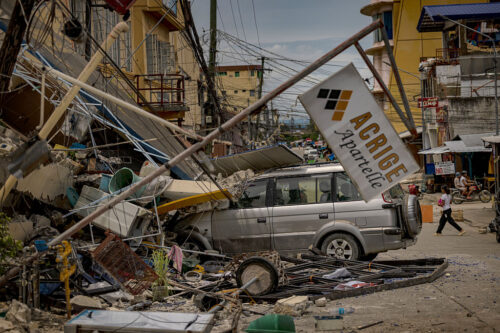 Tsunami warning issued as 7.6 magnitude earthquake hits southern Philippines