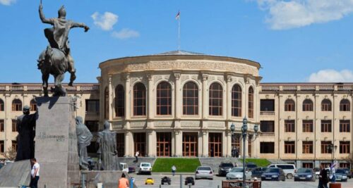 СК: Арестованы трое сотрудников администрации общины Гюмри