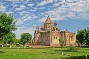 ՀՀ մի շարք իրավաբան-գիտնականներ հայտարարություն են տարածել Եկեղեցու հանդեպ հակասահմանադրական քայլերի մասին