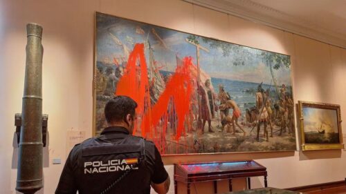 Мадридские активисты обрызгали картину Христофора Колумба краской