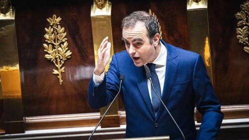 Французский парламент отклонил вотум недоверия правительству: Лекорню остался премьер-министром