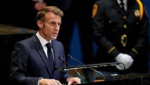 Макрон призвал ЕС использовать самый мощный экономический инструмент против Китая