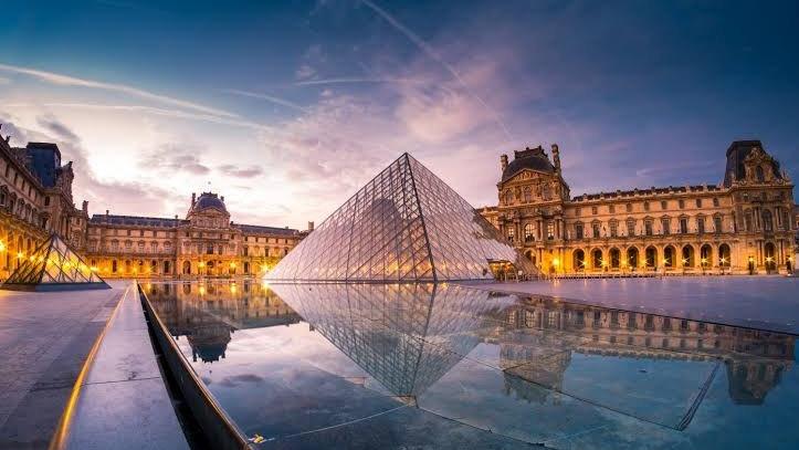 Louvre thieves try to flee to countries without extradition treaties with France Louvre thieves try to flee to countries without extradition treaties with France