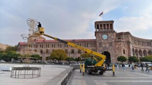 Երևանի գլխավոր տոնածառի ճյուղերի ու լուսավորության փոխարինման համար կծախսվի 50 մլն դրամ