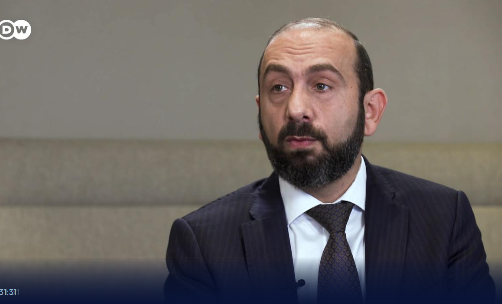 Арарат Мирзоян: Азербайджан хочет, чтобы мы внесли изменения в Конституцию, но это условие мы не принимаем Арарат Мирзоян: Азербайджан хочет, чтобы мы внесли изменения в Конституцию, но это условие мы не принимаем