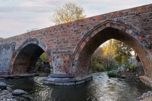 Հիմնանորոգումից հետո բացվել է Երևանի «Կարմիր կամուրջը»  