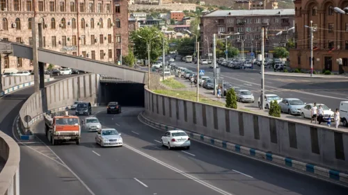 Изменение организации дорожного движения на улице Чаренца