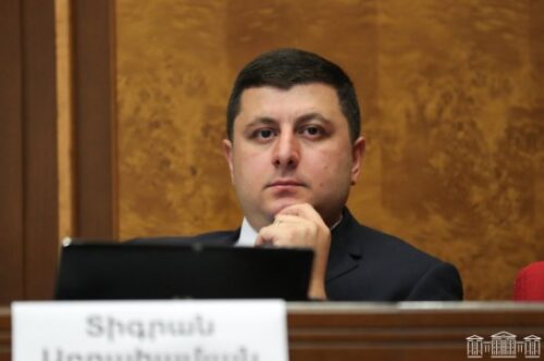 В нашей стране идёт определённая борьба, она проявляется как в политической сфере, в вооружённых силах, так и в духовной плоскости: депутат