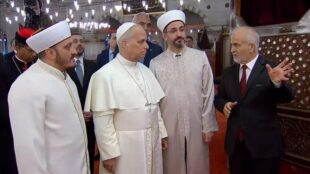 Թուրքիայում գտնվող Հռոմի պապն այցելել է Ստամբուլի հայտնի Կապույտ մզկիթ