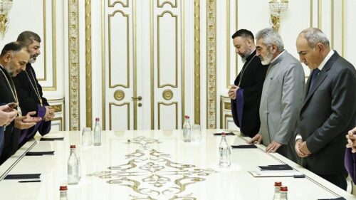 Встреча с Пашиняном не имеет никакого отношения к арцахскому вопросу: разъяснение архиепископа Вртанеса